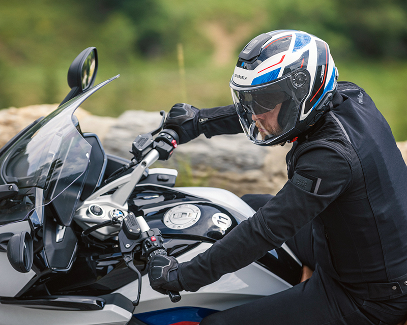 Schuberth J2 Sigma blue lifestyle 3
